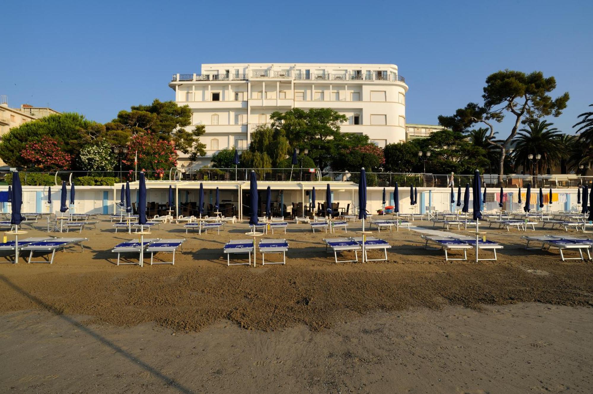 Grand Hotel Mediterranee Αλάσιο Εξωτερικό φωτογραφία