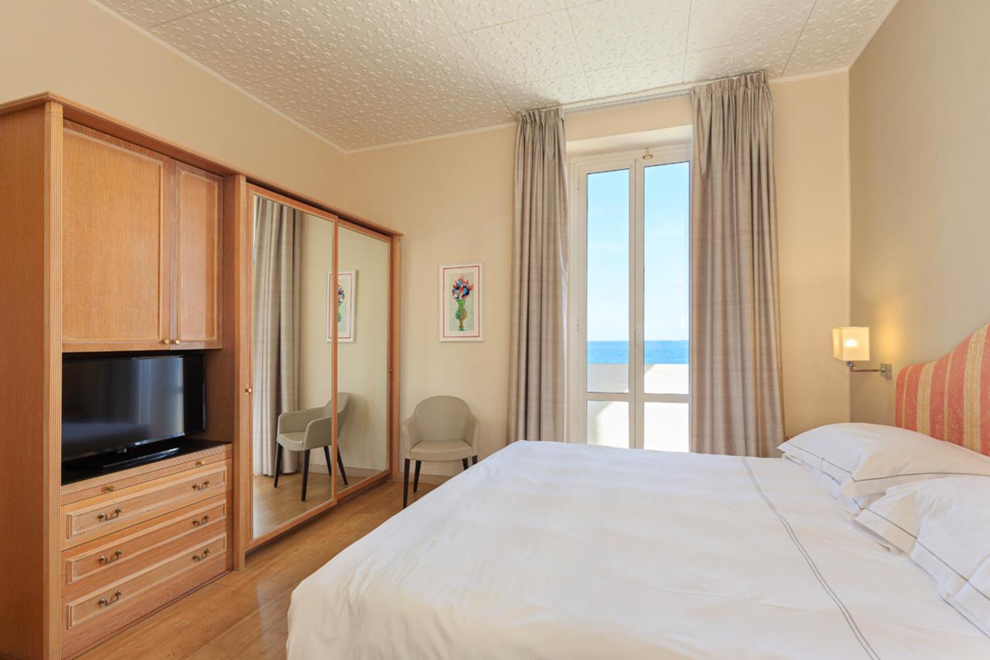 Grand Hotel Mediterranee Αλάσιο Εξωτερικό φωτογραφία
