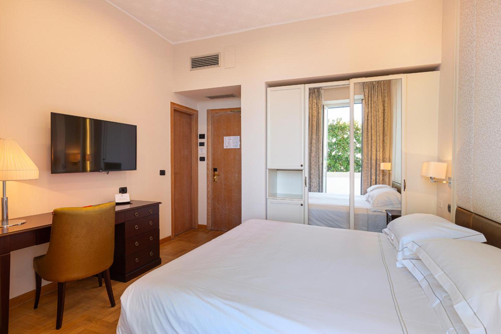 Grand Hotel Mediterranee Αλάσιο Εξωτερικό φωτογραφία