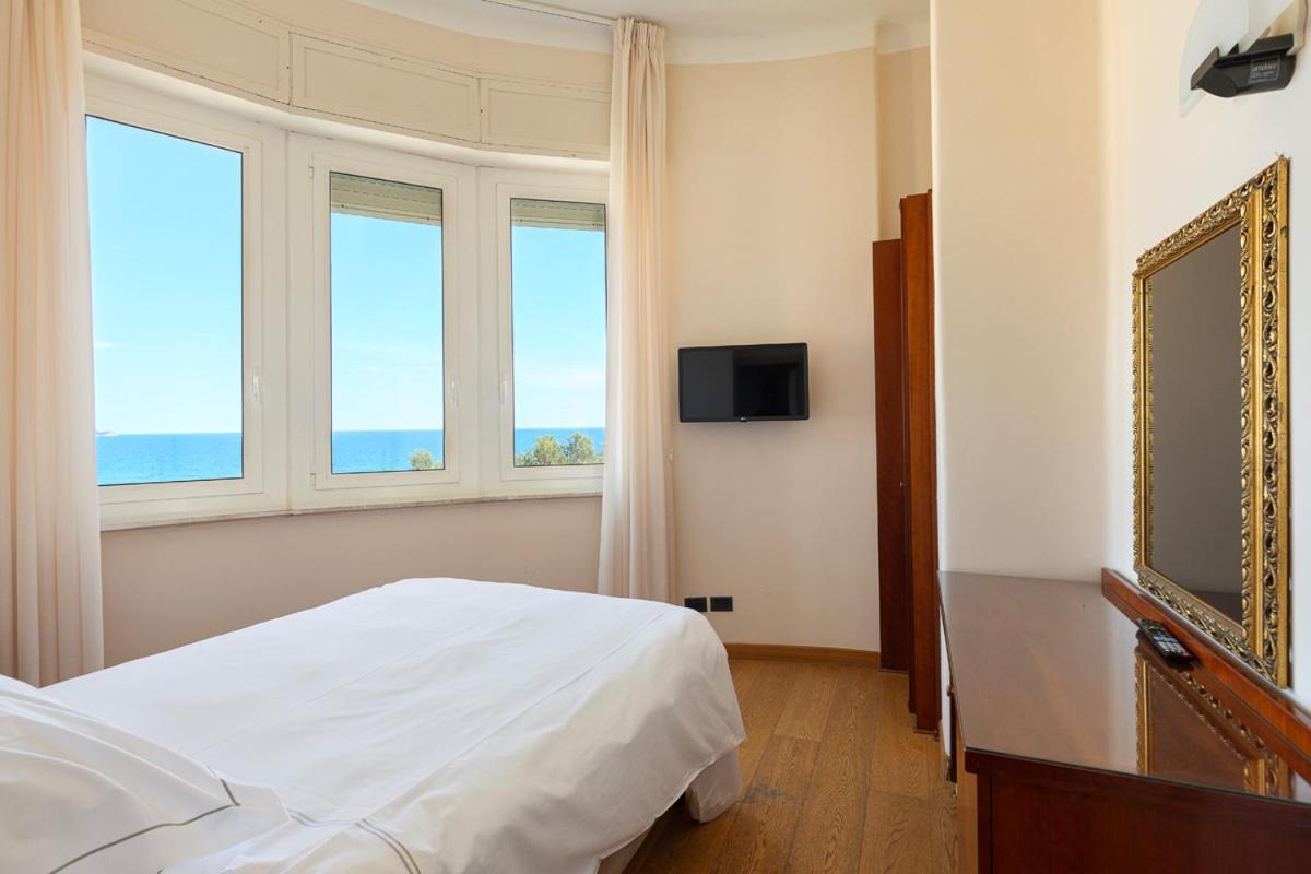 Grand Hotel Mediterranee Αλάσιο Εξωτερικό φωτογραφία